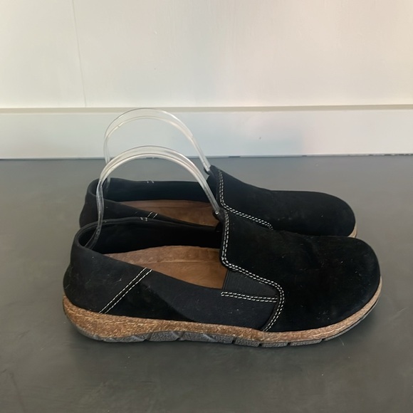 EARTH ORIGINS Women's Black ERICA Suede Slip On Shoes Size 9 - Picture 2 of 9
